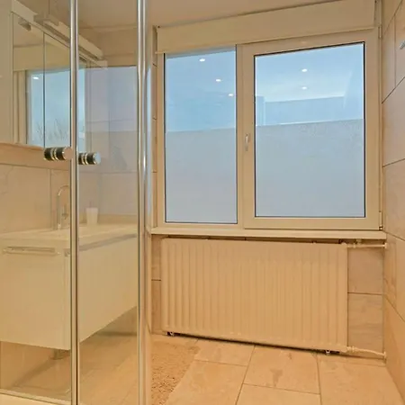 House מונסטר